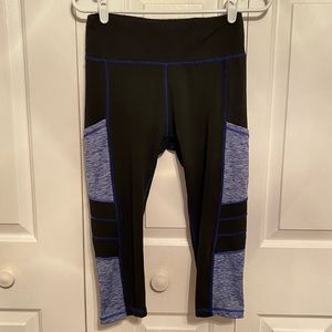 Capri yoga pants with pockets